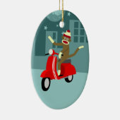 Sock Monkey Scooter Keramisch Ornament (Rechts)