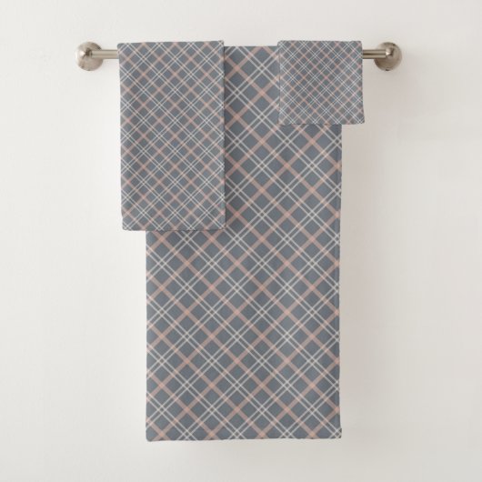 Soft Coral Plaid Towels Elegant Bath Essentials (En situation)