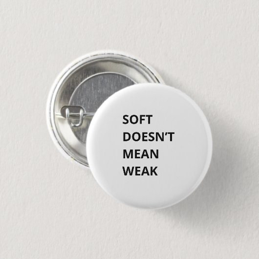 SOFT DOESN'T MEAN WEAK RONDE BUTTON 3,2 CM (Voorkant /achterkant)