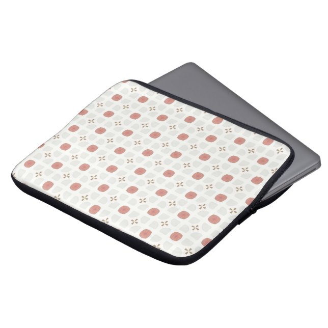 Soft red and beige floral geometric tile pattern laptop sleeve (Voorkant top)