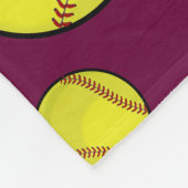 Softball Fan Custom Name Paars Fleece Deken (Hoek)
