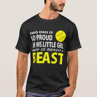 Softball Pap is trots op zijn kleine meisje dat T-shirt