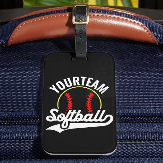 Softball Team Speler VOEG NAAM TOE Personalized Le Bagagelabel (Voorkant Insitu 2)