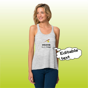 Softball-trainer belast met leuke aangepaste tekst tanktop