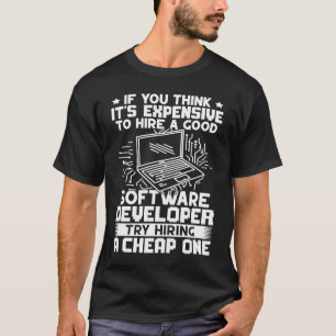 Softwareontwikkelaar probeer een goedkope te huren t-shirt