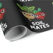 Soil Mates Funny Beet Root Pun Dark BG Cadeaupapier (Rol Hoek)