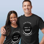 Solar Eclipse 2025 T-shirt personnalisé<br><div class="desc">Célébrez l'éclipse solaire partielle le 29 mars 2025 avec ce T-shirt personnalisé. Modifiez le nom de famille et l'un des textes pour customiser.</div>