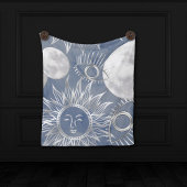 Solar Mystique | Dusty Blue Silver Moon Stars Sun Fleece Deken