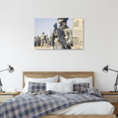 Soldaat gewapend met een MK-48 Canvas Afdruk (Insitu (Slaapkamer))