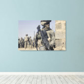 Soldaat gewapend met een MK-48 Canvas Afdruk (Insitu (Houten vloer))