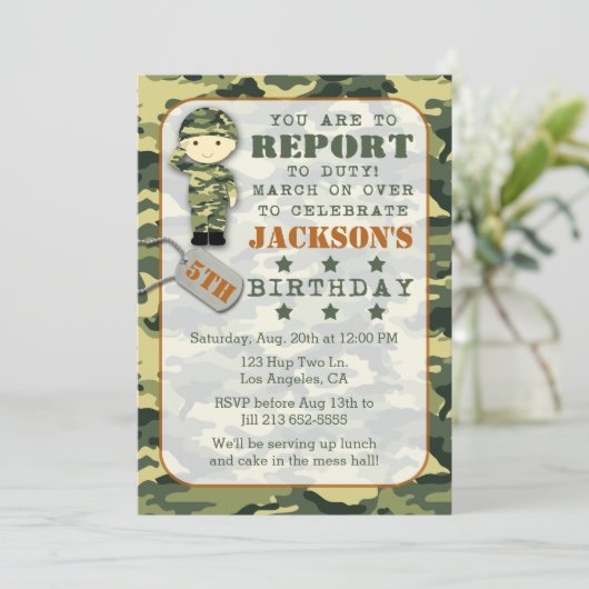 Soldaat Militaire Camo Boy Verjaardag Uitnodiging (Staand voorkant)