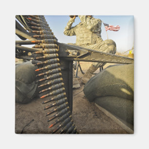 Soldaat scouts voor vijandelijke activiteit magneet