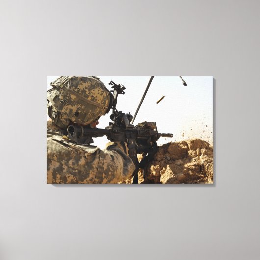 soldaat zet vijandelijke troepen in canvas afdruk (Voorkant)