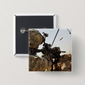 soldaat zet vijandelijke troepen in vierkante button 5,1 cm (Voorkant /achterkant)