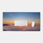 Soleil culminant au-dessus des nuages le matin (Clavier et souris)