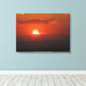 Soleil dans la toile enveloppée des nuages (Insitu (Plancher de Bois))