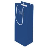 Solid Blue relatiegeschenktas met witte Logo Wijn Cadeautas (Voorkant Gekanteld)