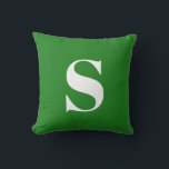 Solid vert initial Monogramme Coussin extérieur<br><div class="desc">Coussin extérieur Monogrammé initial vert solide. Coussin extérieure décorative avec une seule initiale. Personnalisez rapidement et facilement.</div>