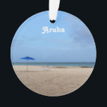 Solitude d'Aruba<br><div class="desc">Plage sablonneuse avec un parapluie et chaise sur une plage dans Aruba.</div>