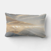 Solstice Echo – Luminous Gold Wave Abstract Throw Kussen (Achterkant)