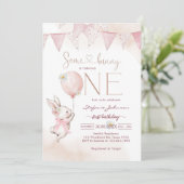 Some Bunny First 1st Birthday Invitation (Debout devant)