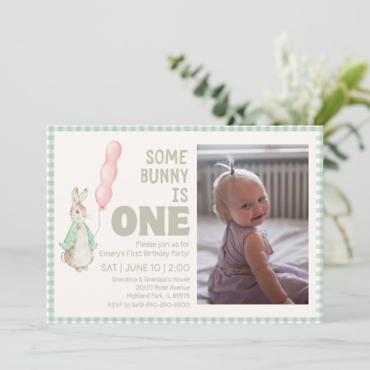 Some Bunny is een eerste verjaardagsfeestje uitnod Kaart (Staand voorkant)