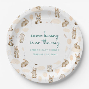Some Bunny Is On The Way Blauwe Baby Shower Papieren Bordje