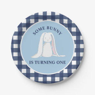 Some Bunny is One blauwe Gingham Verjaardag Papieren Bordje