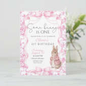 Some Bunny Is One Girl  1st Birthday Invitation Kaart (Staand voorkant)