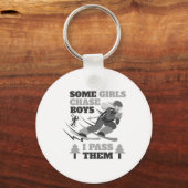 Some Girls Chase Boys I P Them Funny Ski Racing Sk Sleutelhanger (Voorkant)