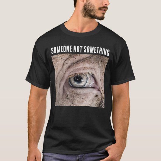 SOMEONE NOT SOMETHING PIG VEGAN T-Shirt (Devant)