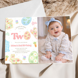 Sommige Bunny wordt twee verjaardagsfoto in pastel Kaart