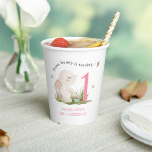Sommige konijntjes zijn één meisje roze 1e verjaar papieren bekers