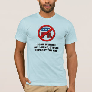 Sommige mannen zijn goed opgehangen, andere onders t-shirt
