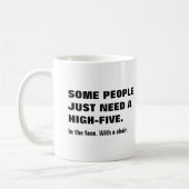 Sommige mensen hebben een high-vijf nodig, in het  koffiemok (Links)