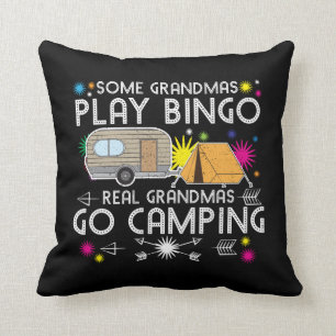 Sommige oma's spelen bingo Real Grandmas gaan Camp Kussen