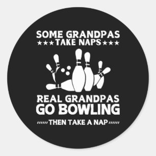 Sommige opa's doen dutjes met echte opa's en gaan ronde sticker