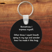 "Soms indruk ik mezelf" sleutelhanger (Voorkant)