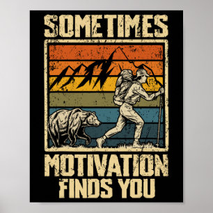 Soms Vindt Motivatie Je Wandelende Beer Poster