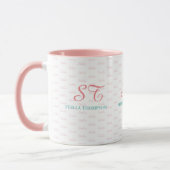 son élégante tasse rose avec monogramme (Gauche)