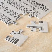 Son oeil est sur le puzzle de moineau (Côté)