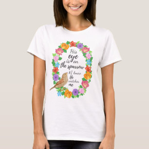 Son oeil est sur le T-shirt féminin du moineau