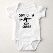 SON OF A PISTOOL EIGENAAR TWEEDE AMENDEMENT ROMPER (Voorkant)