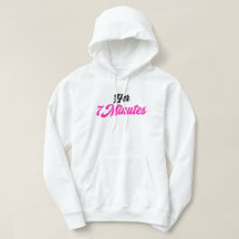 Son sweat à capuche assorti de 7 minutes