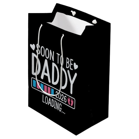 Soon to Be Daddy 2026 Loading Pregnancy Announce Medium Cadeauzakje (Voorkant Gekanteld)