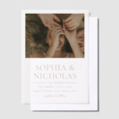 Sophia Gold Moderne bruiloft Vellum Uitnodigingen (Offset)