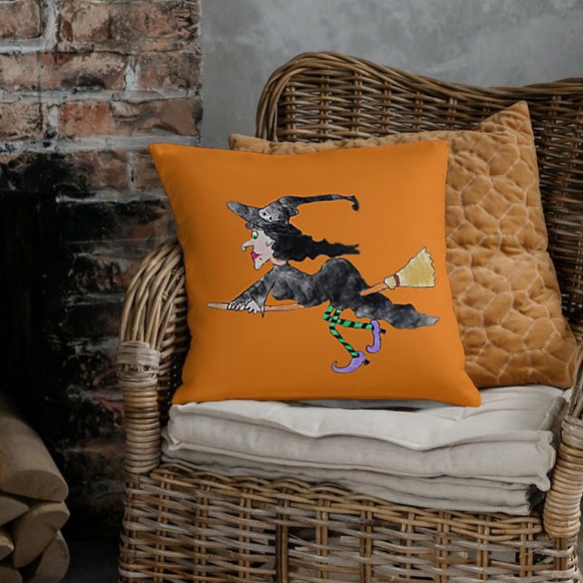 Sorcière sur Broom Halloween Coussin (Créateur téléchargé)