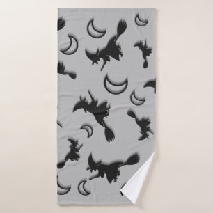 Sorcière volante entre la moitié de la lune à Hall