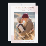 Souhaits de Noël - carte photo de vacances - or<br><div class="desc">Ce carte photo de vacances comporte la salutation "Joyeux Noël et une bonne année" dans une police merveilleusement lunatique. Il montre un pinceau d'aquarelle qu'il ressemble à un contact de soie.</div>