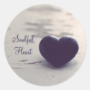 Soulful Paarse Stone Heart op een zandstrand Ronde Sticker